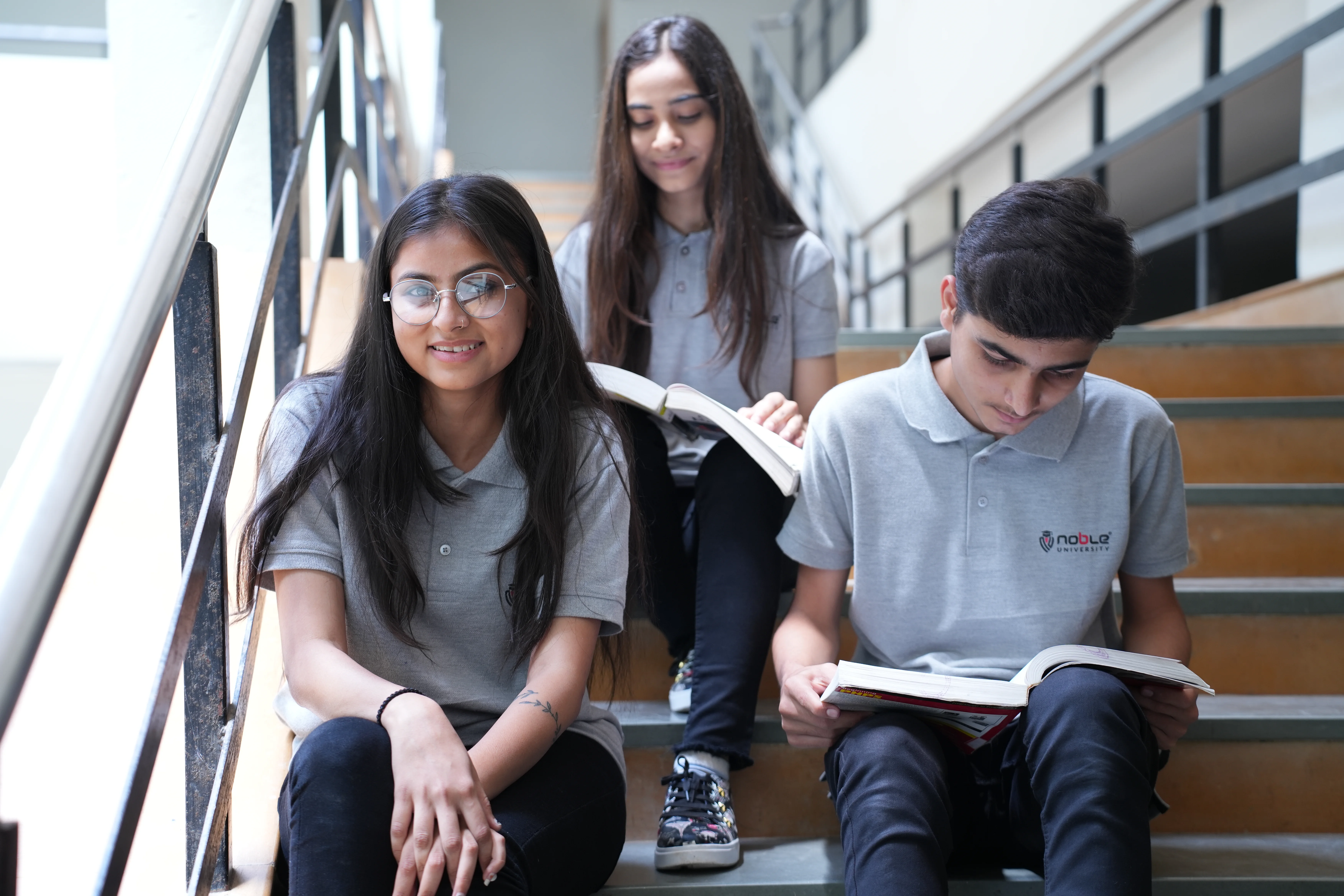 Understanding the Core Difference: Management vs Technology